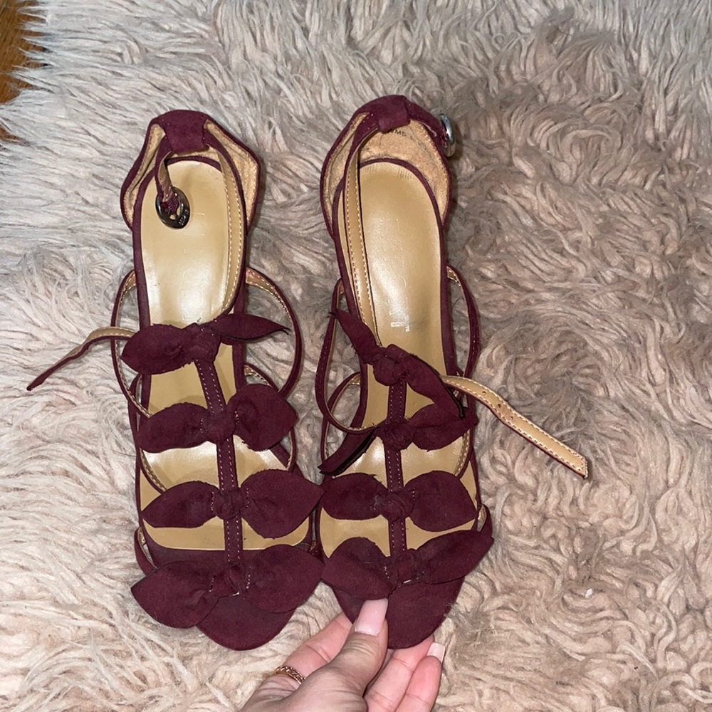 Marrón heels, only worn once to prom, great condition.